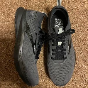 Brooks Ricochet Tennis Shoes